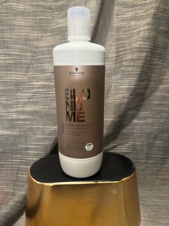 Schwarzkopf Other - Schwarzkopf BlondMe Cool Blondes Neutralizing Shampoo — White and Bronze